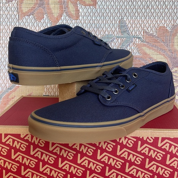 Vans Men’s Atwood
(12 Oz Canvas) Navy/Gum
VN000XBOD8F
Sneakers - Picture 9 of 16